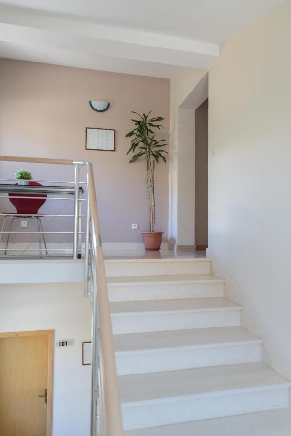 זאוסטרוג Apartments Barbaric מראה חיצוני תמונה