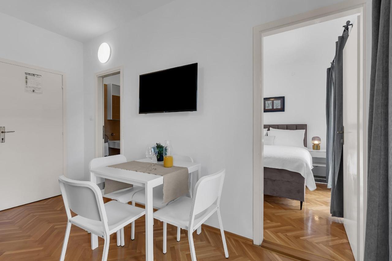 זאוסטרוג Apartments Barbaric מראה חיצוני תמונה