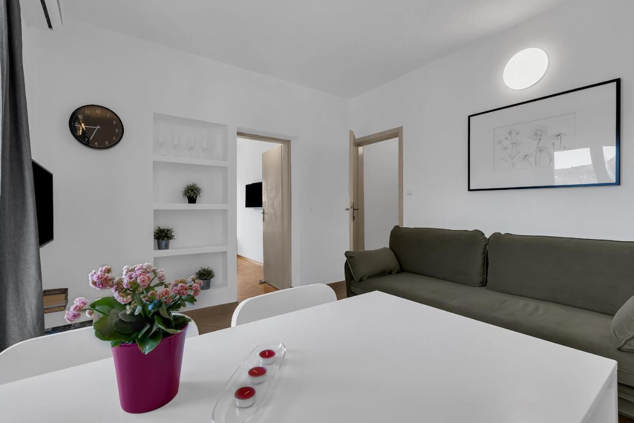 זאוסטרוג Apartments Barbaric מראה חיצוני תמונה